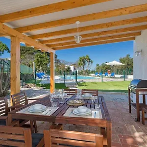 carvoeiro-peaceful-villa-with-pool.hotelaalgarve.com/