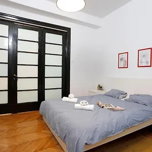 lovely-apartment-with-2-bedrooms.bucharesthotelsnow.com/